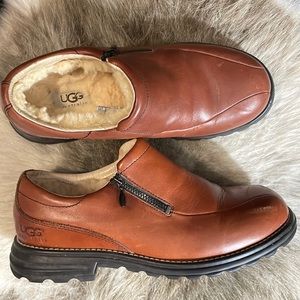 UGG Style 5456 Brown Leather Sherling Zipper Loafer Size 8